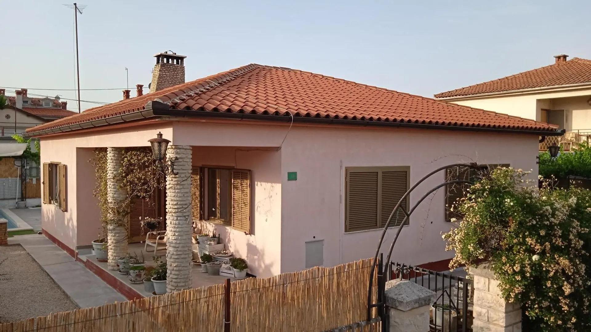 Renoviertes Ferienhaus In Pula Mit Privatem Pool